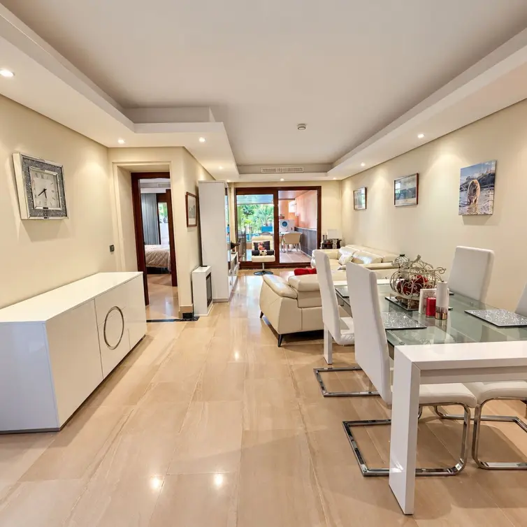 Продажа апартаментов на первом этаже в Estepona
