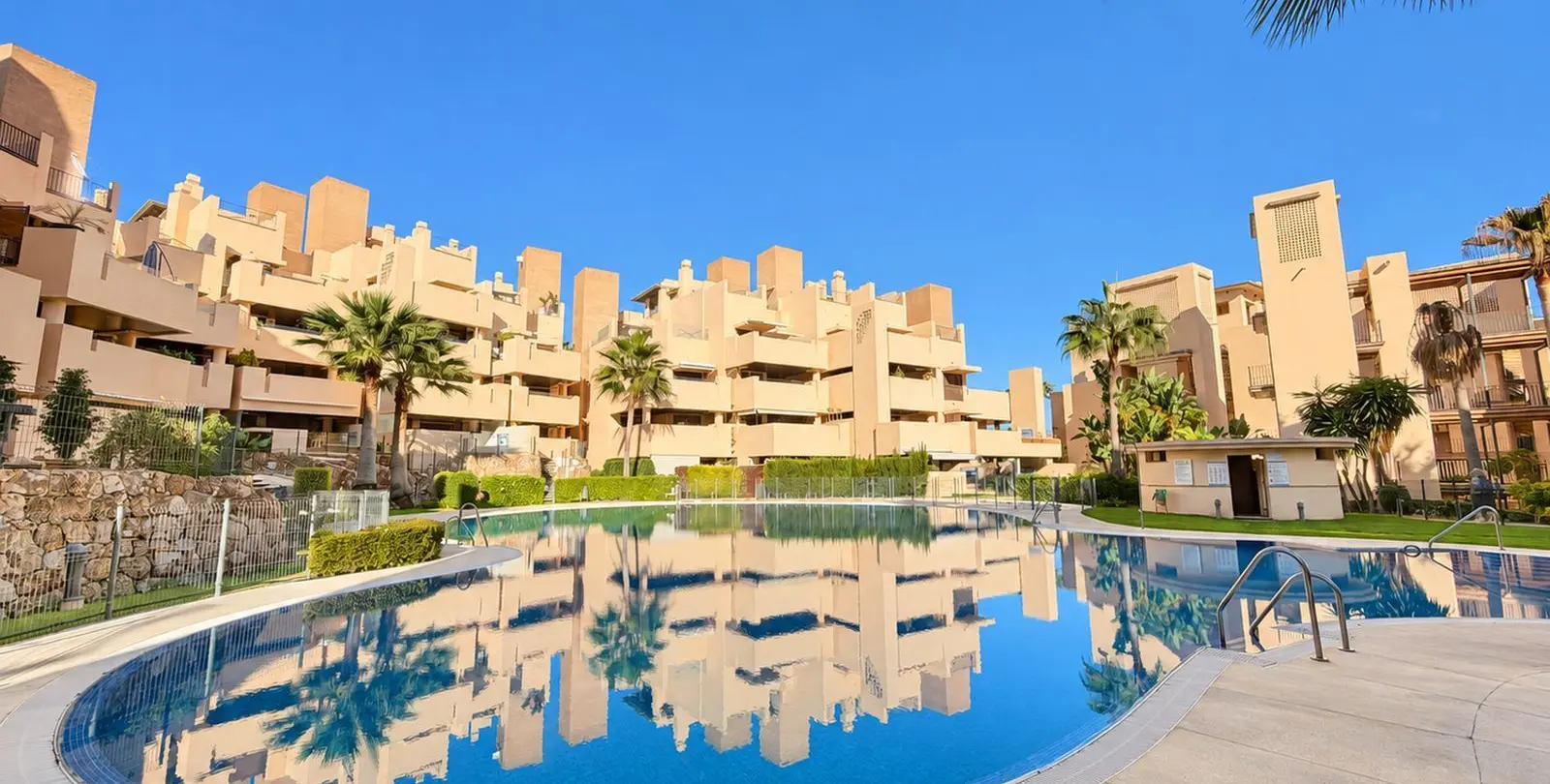 Продажа апартаментов на первом этаже в Estepona 24