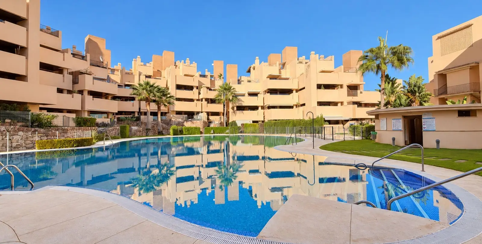 Продажа апартаментов на первом этаже в Estepona 25