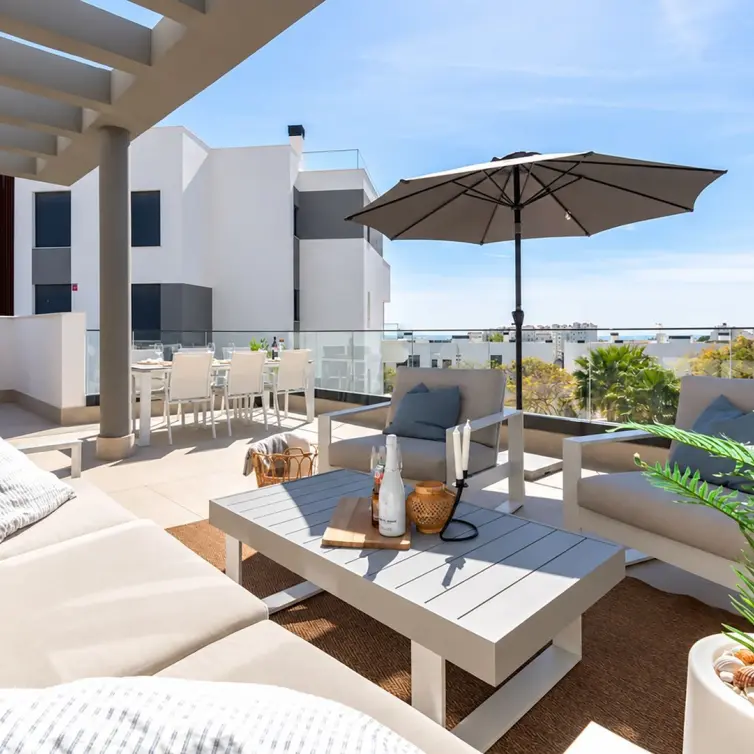 Продажа двухуровневого пентхауса в Estepona