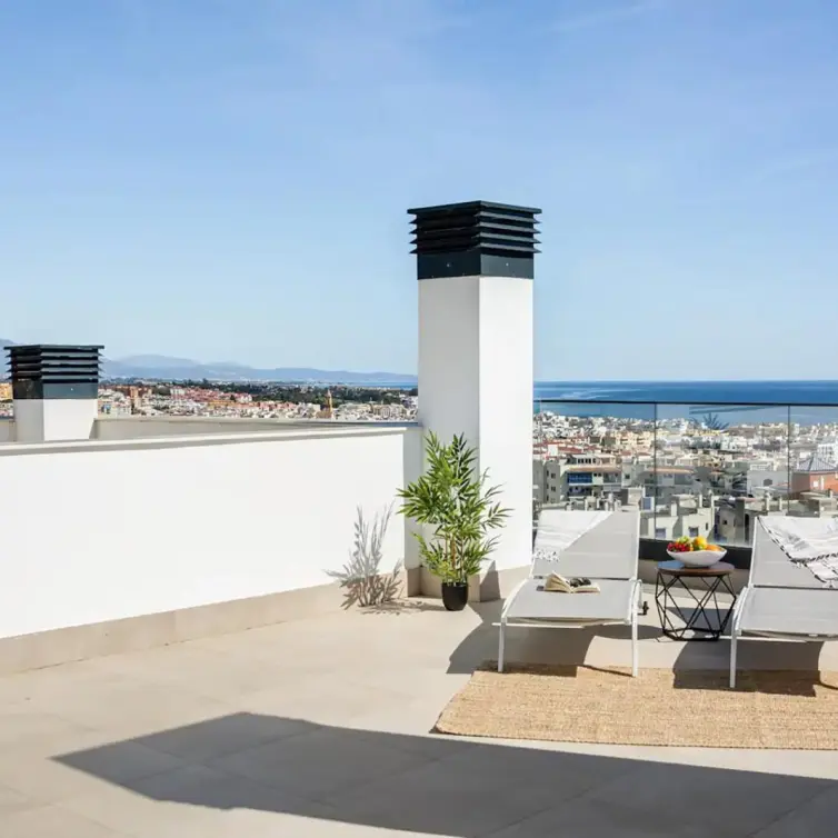 Продажа двухуровневого пентхауса в Estepona