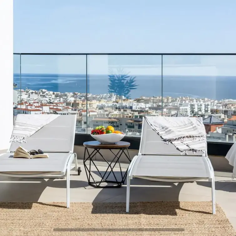 Продажа двухуровневого пентхауса в Estepona