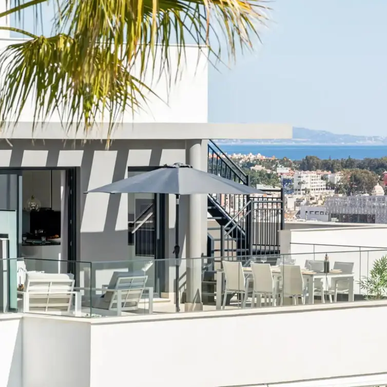 Продажа двухуровневого пентхауса в Estepona