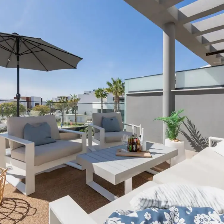 Продажа двухуровневого пентхауса в Estepona