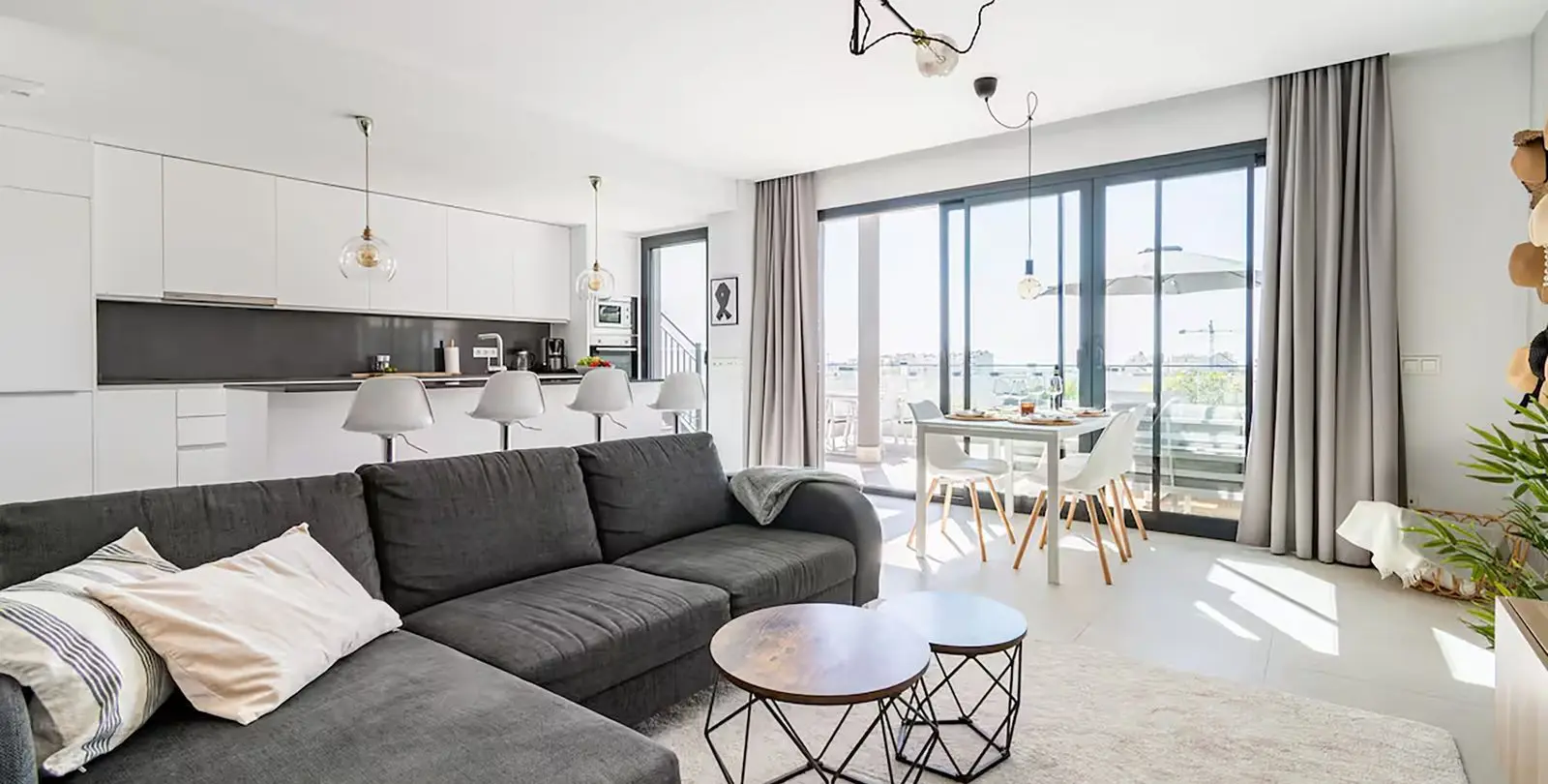 Продажа двухуровневого пентхауса в Estepona 8