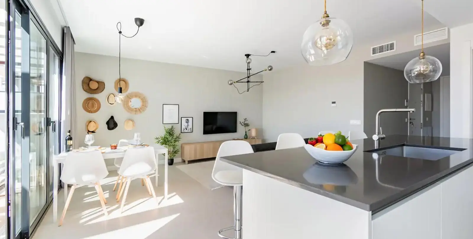 Продажа двухуровневого пентхауса в Estepona 9