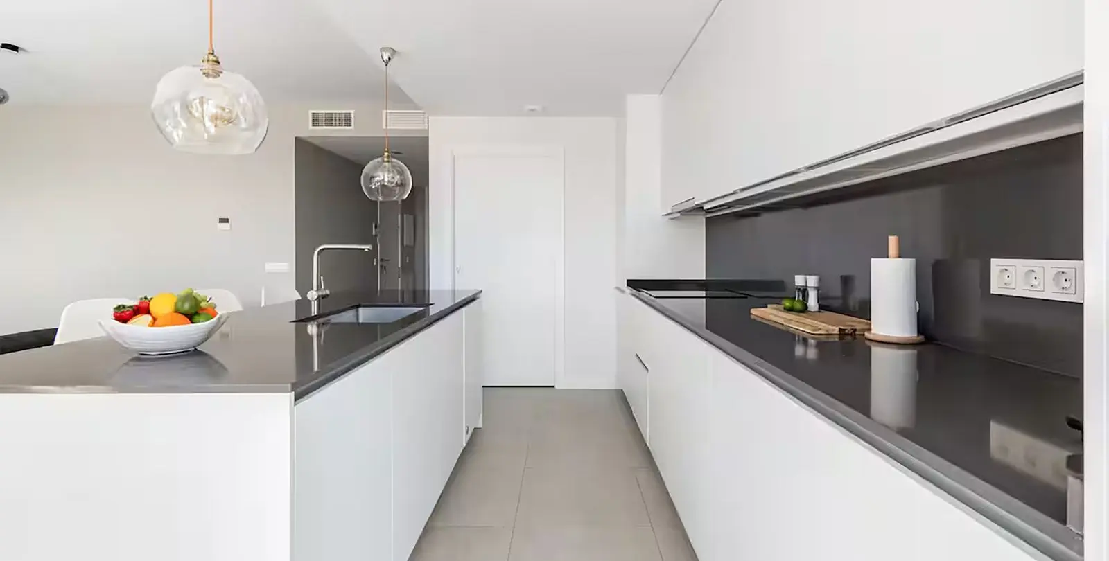 Продажа двухуровневого пентхауса в Estepona 14