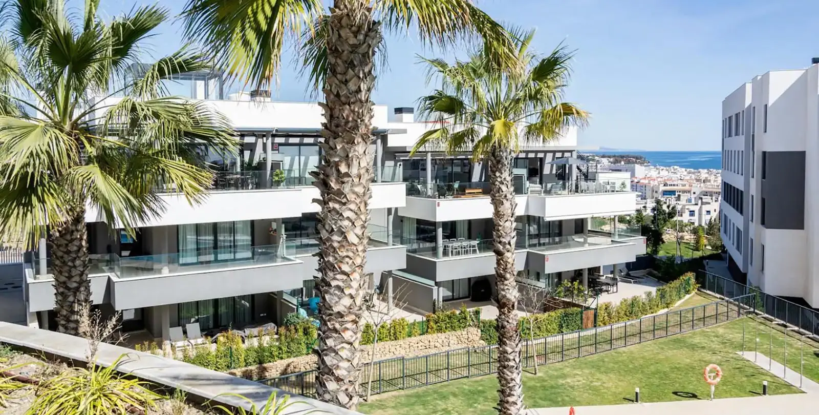 Продажа двухуровневого пентхауса в Estepona 38