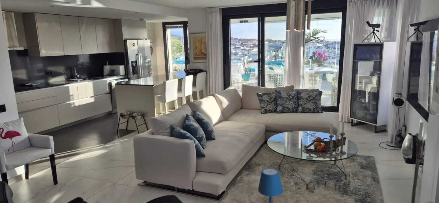 Продажа пентхауса в Estepona 0