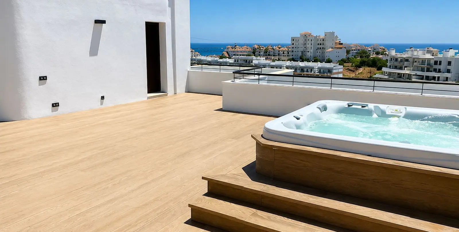 Продажа двухуровневого пентхауса в Estepona 1