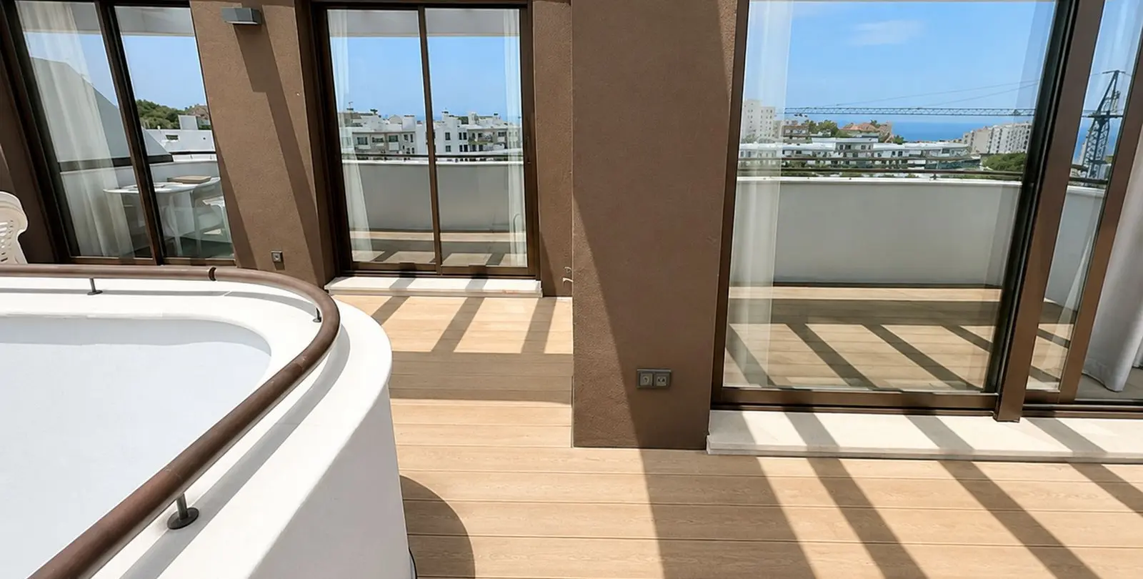 Продажа двухуровневого пентхауса в Estepona 28