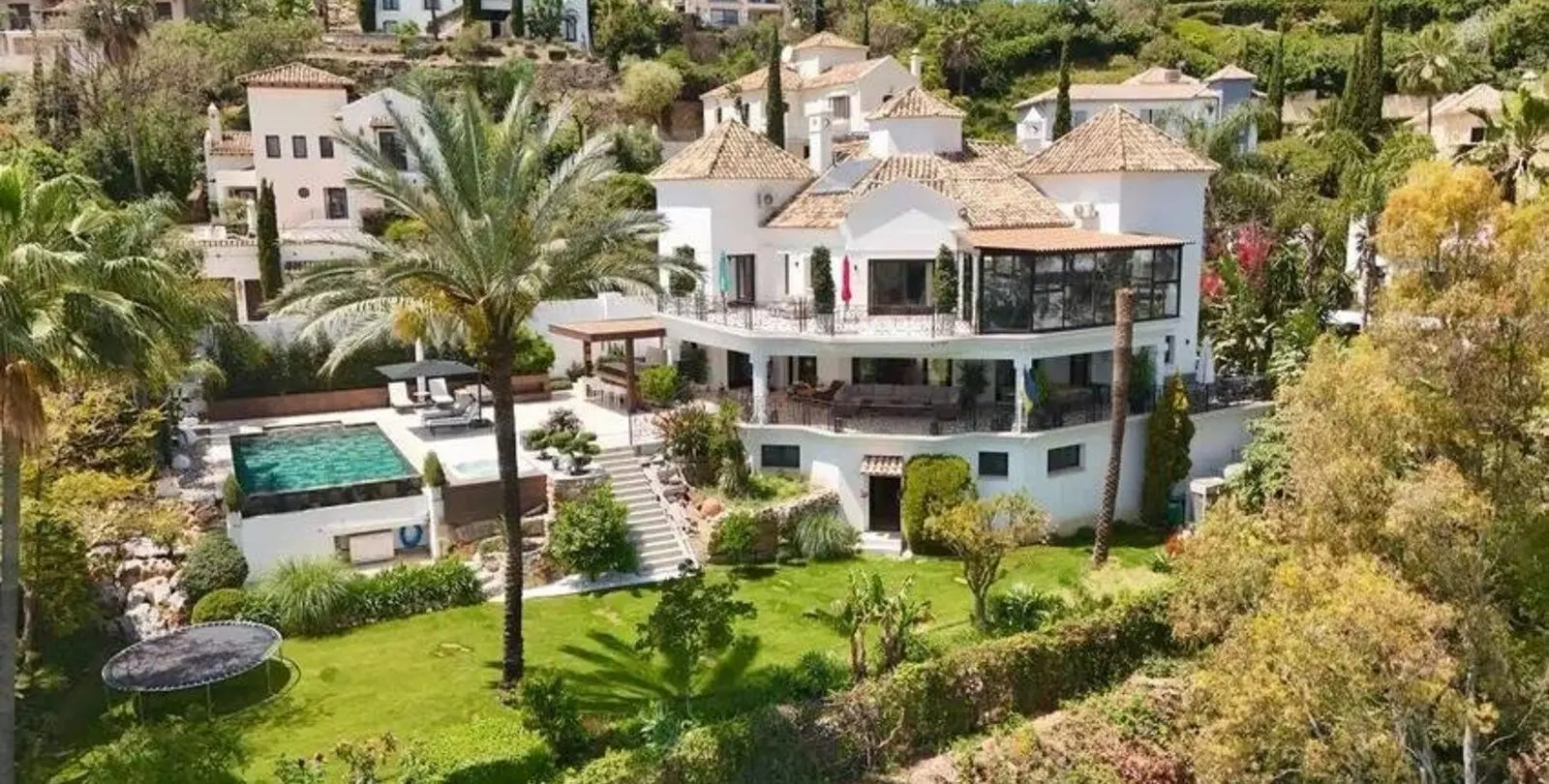 Продажа  отдельно стоящей виллы в Los Arqueros 1