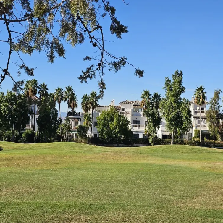 Sale of townhouse in Lauro Golf