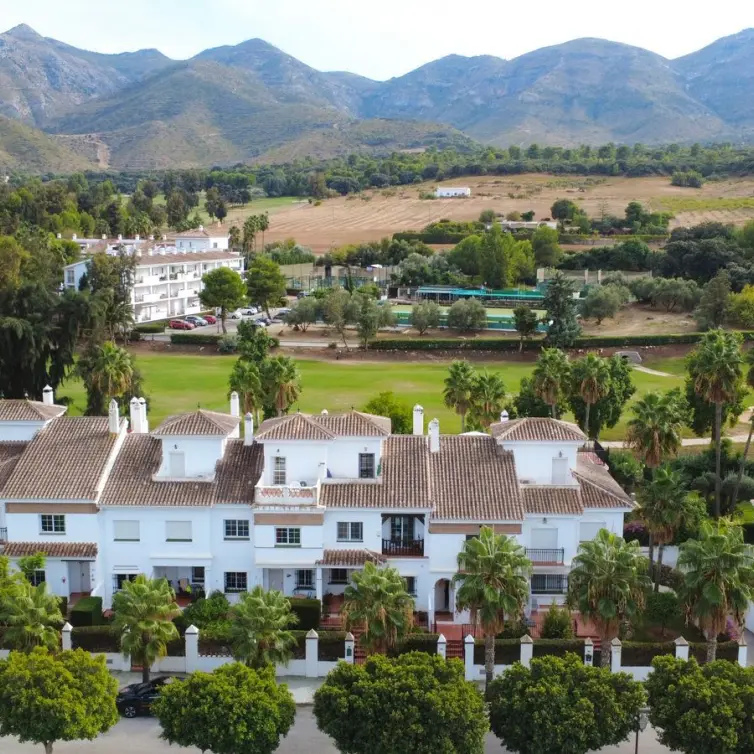Sale of townhouse in Lauro Golf