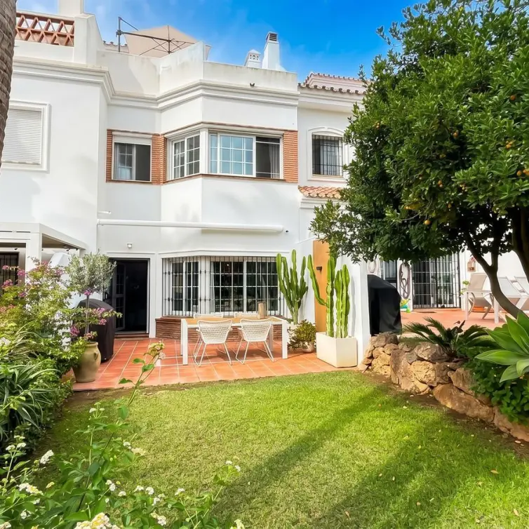 Sale of townhouse in Lauro Golf