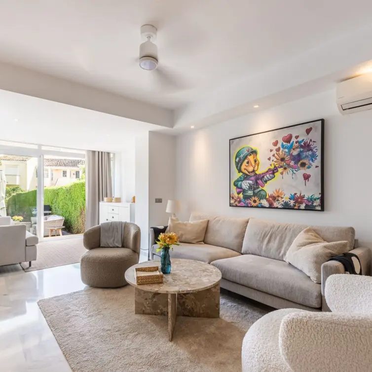 Sale of ground floor apartment in El Paraiso