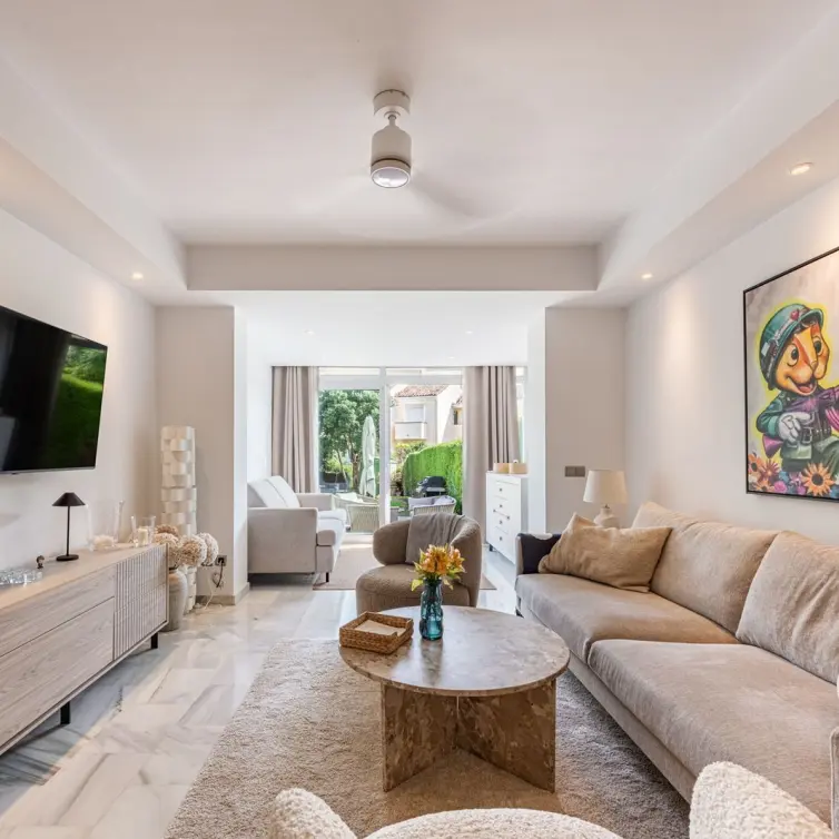 Sale of ground floor apartment in El Paraiso