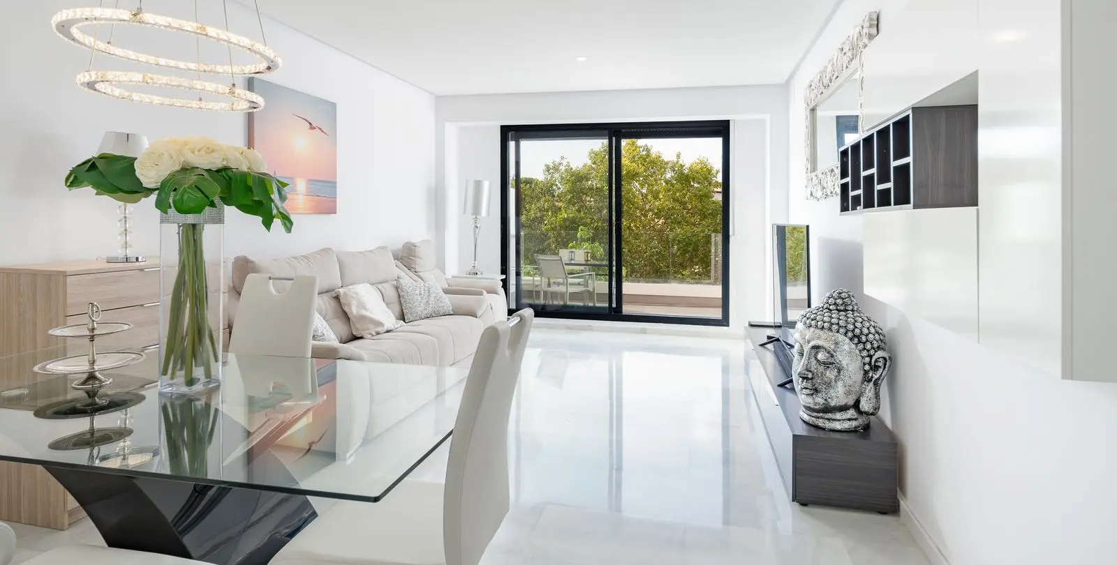 Venta de apartamento en planta media en Marbella 1