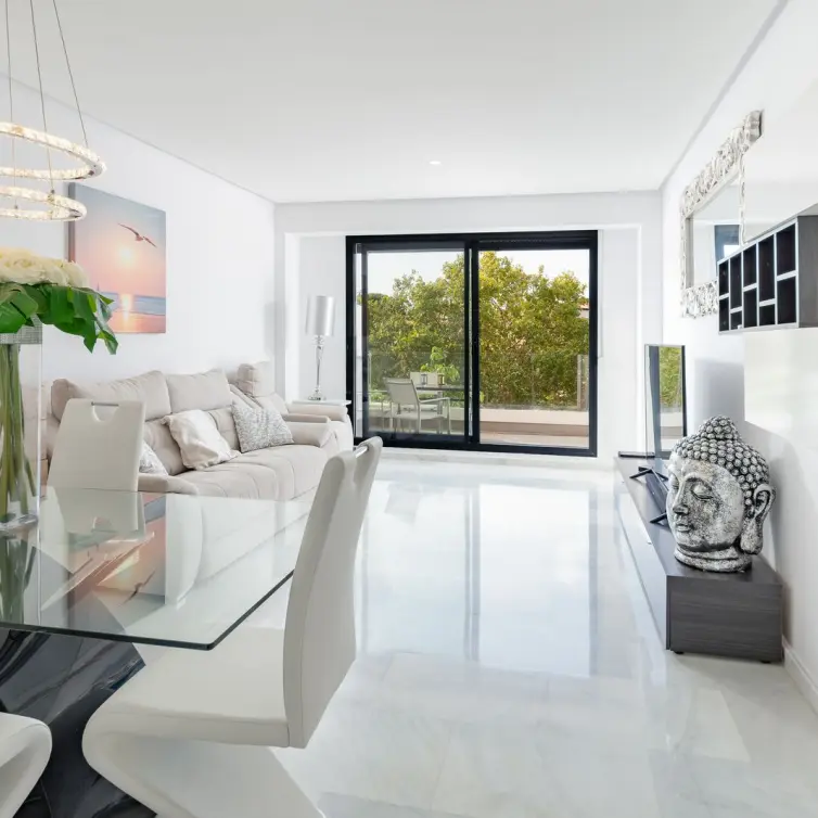 Sale of middle floor apartment in Marbella