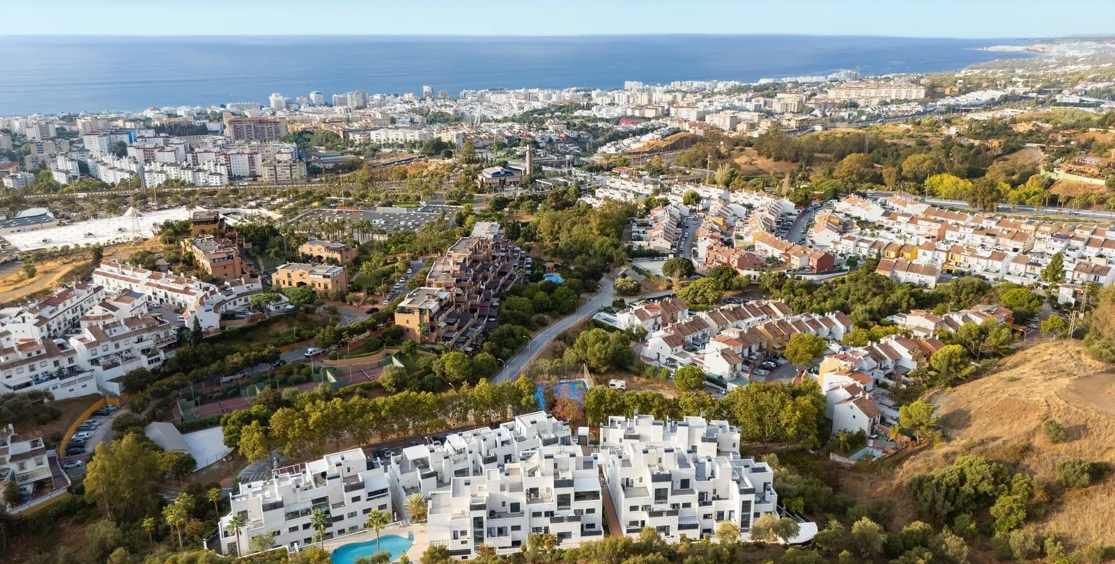 Venta de apartamento en planta media en Marbella 2
