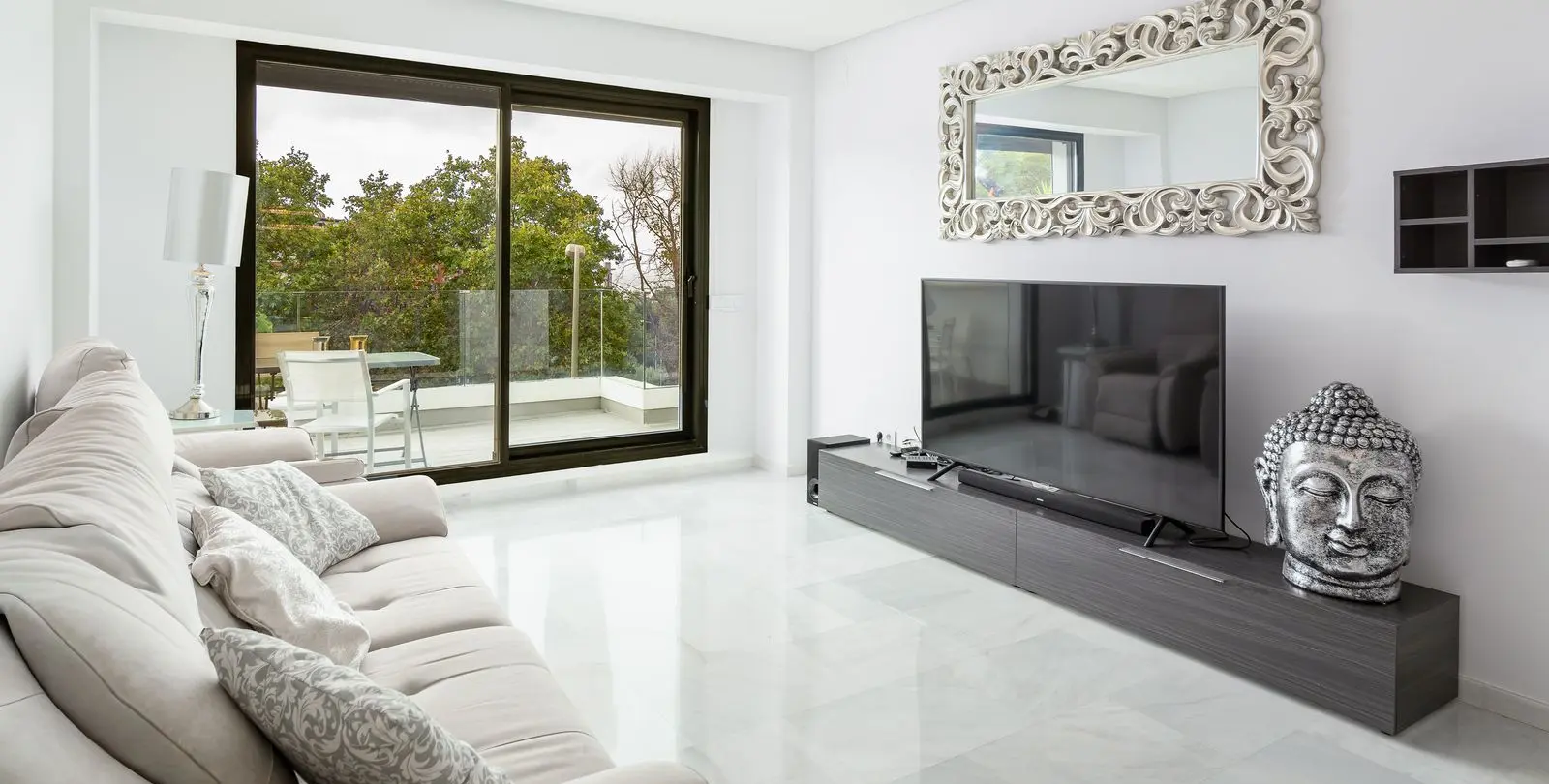 Venta de apartamento en planta media en Marbella 3