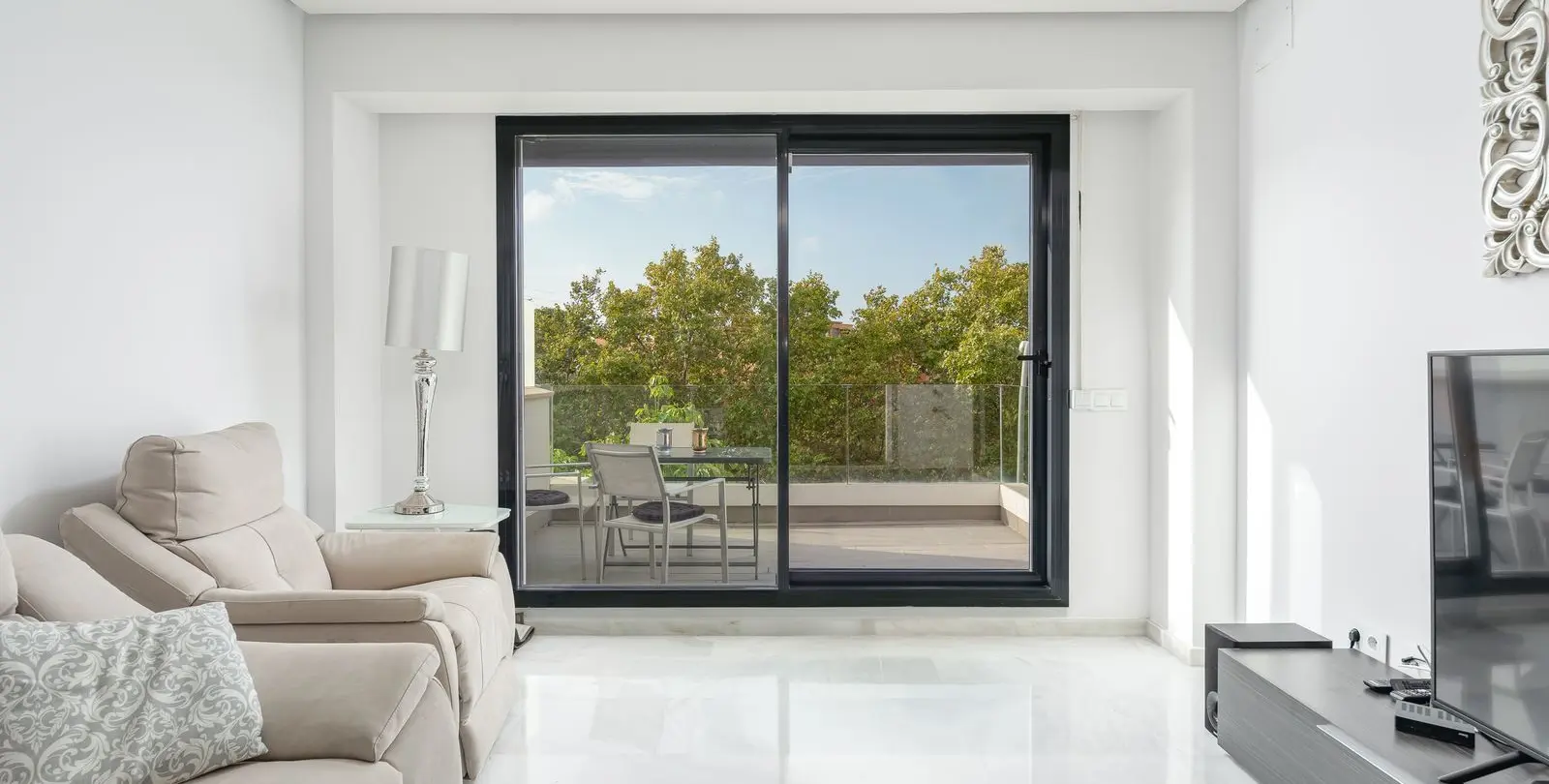 Venta de apartamento en planta media en Marbella 4