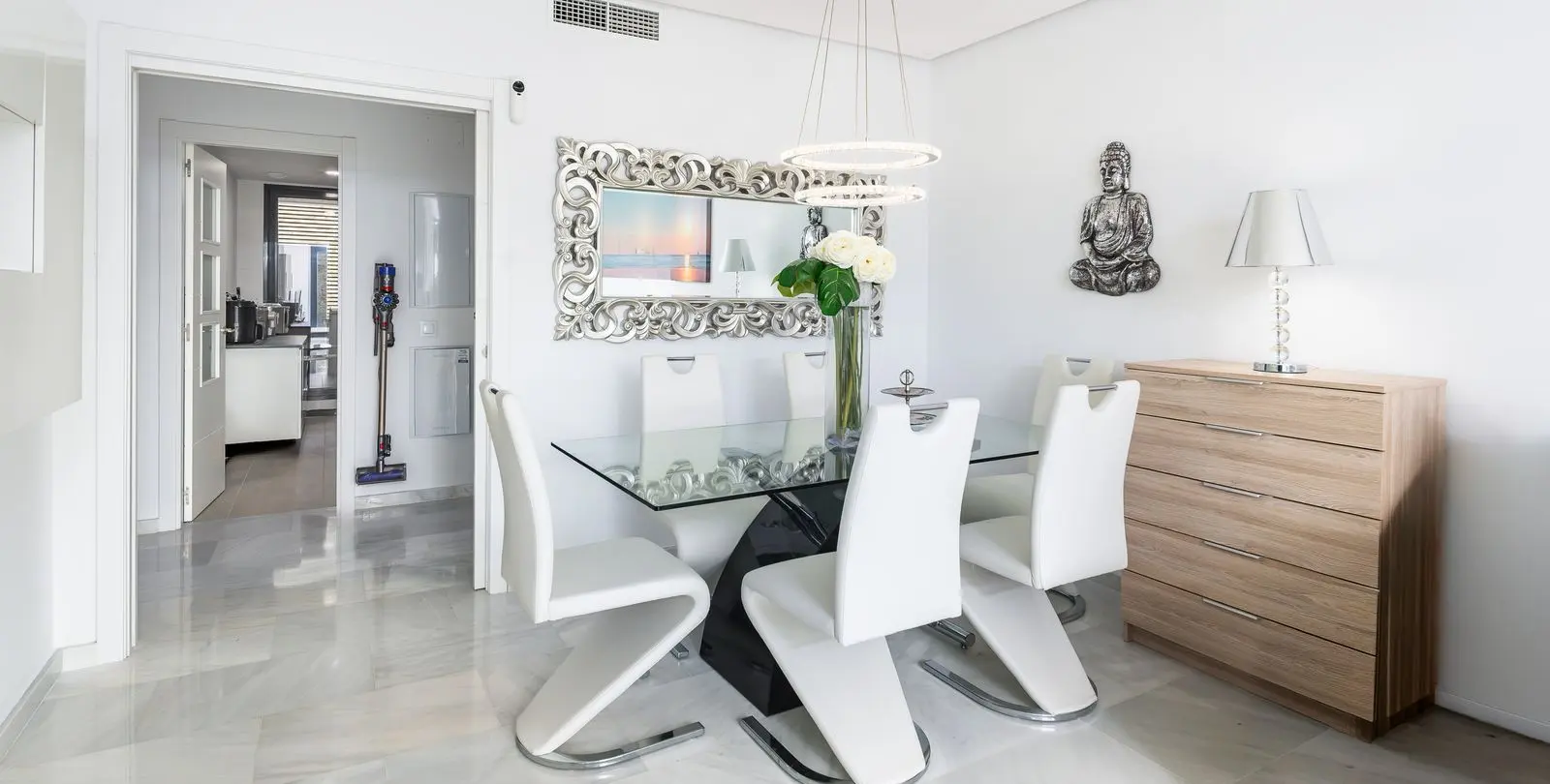 Venta de apartamento en planta media en Marbella 6