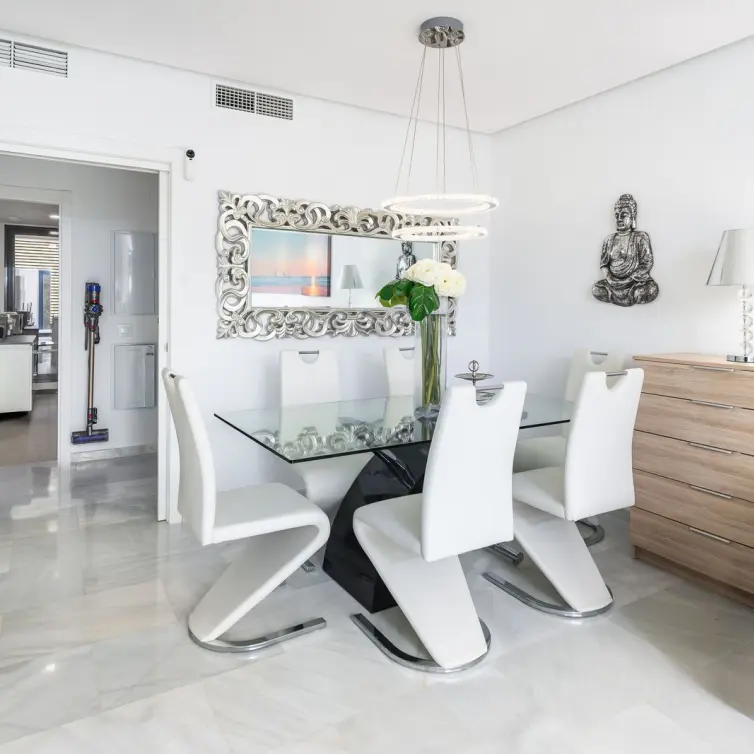 Sale of middle floor apartment in Marbella