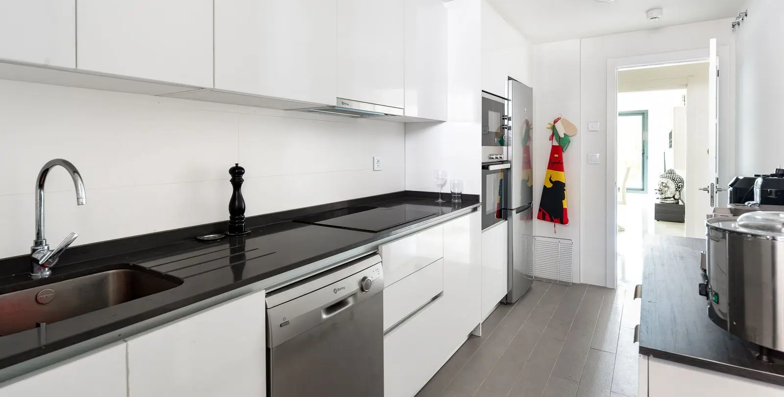 Venta de apartamento en planta media en Marbella 9