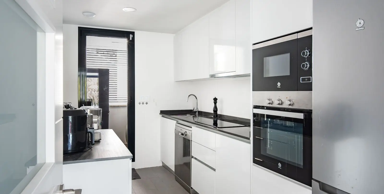 Venta de apartamento en planta media en Marbella 10