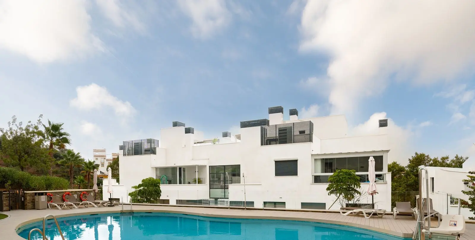 Venta de apartamento en planta media en Marbella 12