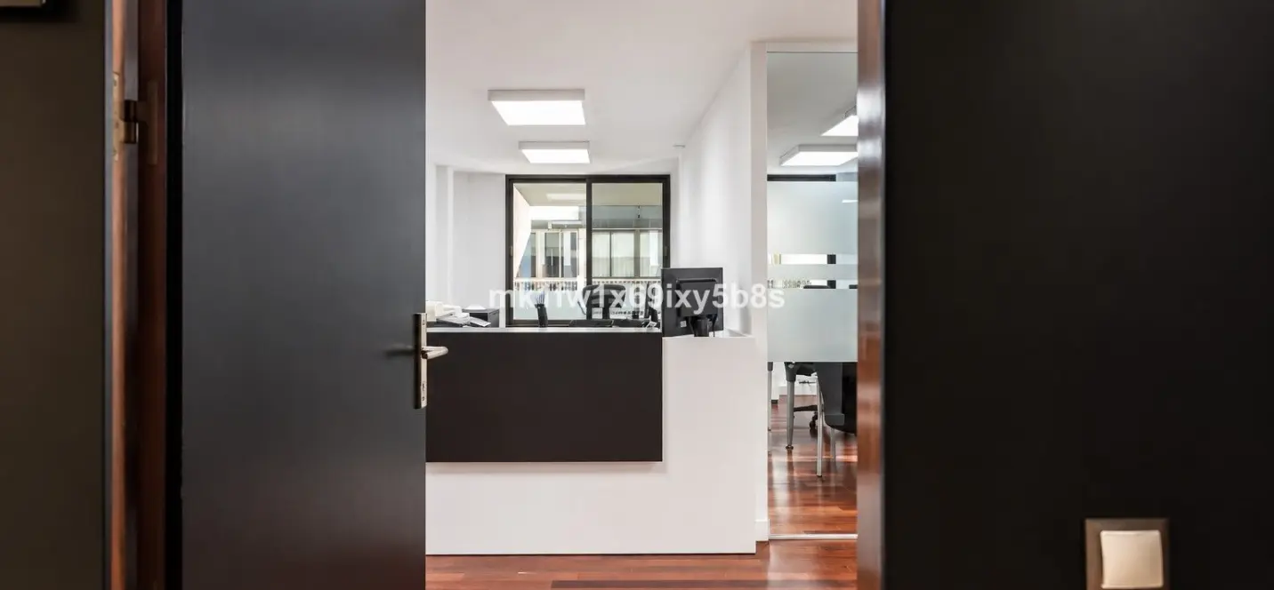 Venta de oficina en Marbella 3