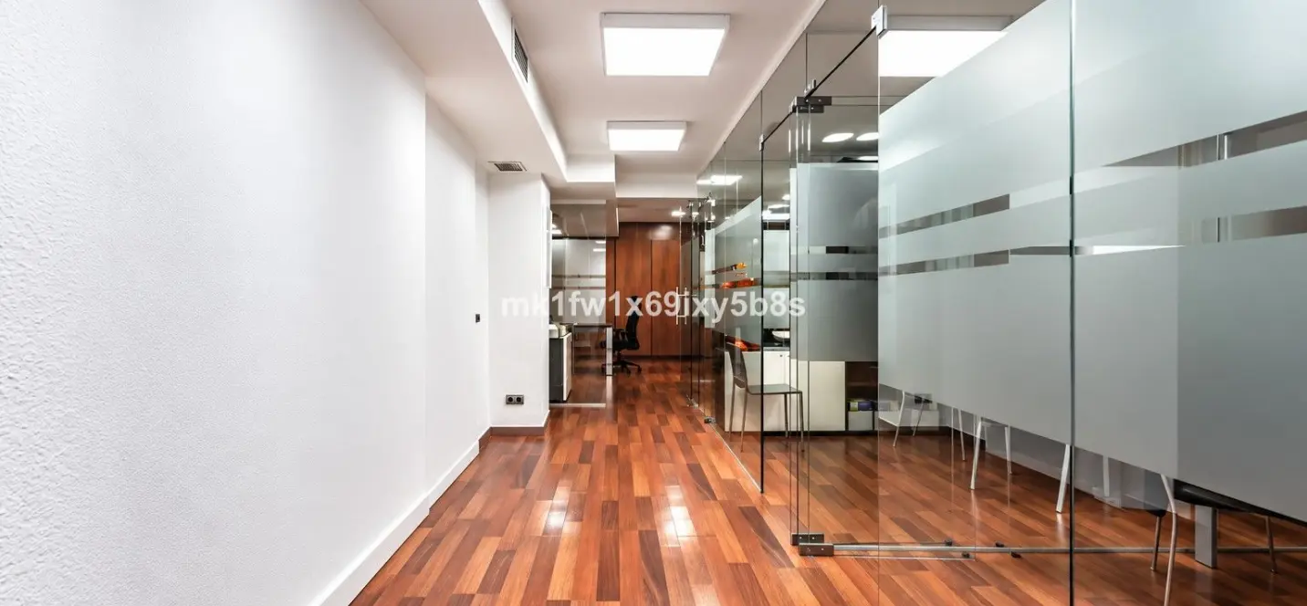 Venta de oficina en Marbella 4
