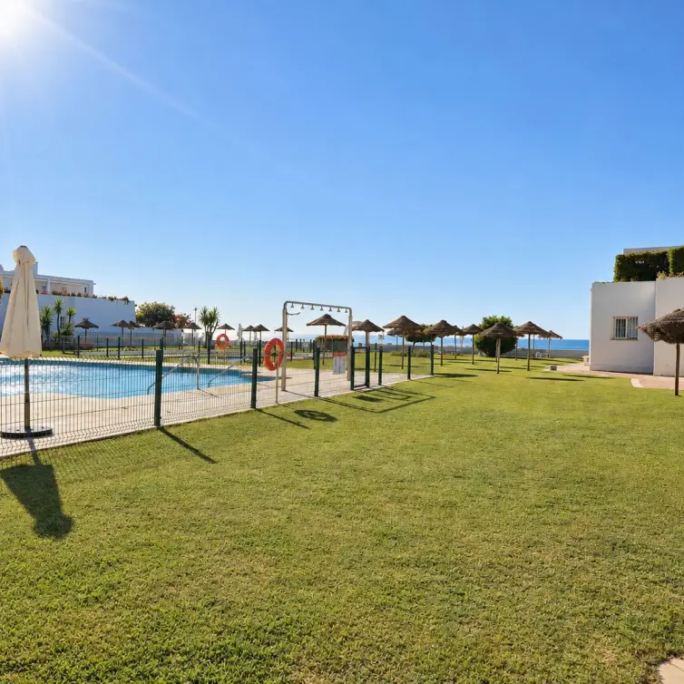 Продажа апартаментов на первом этаже в Guadalmina Baja