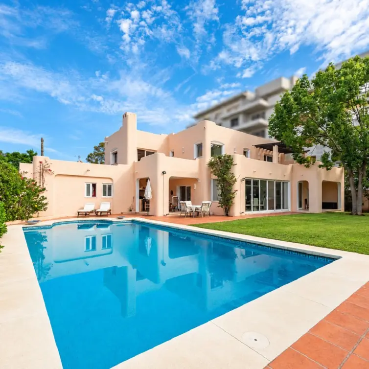Venta de villa independiente en El Paraiso