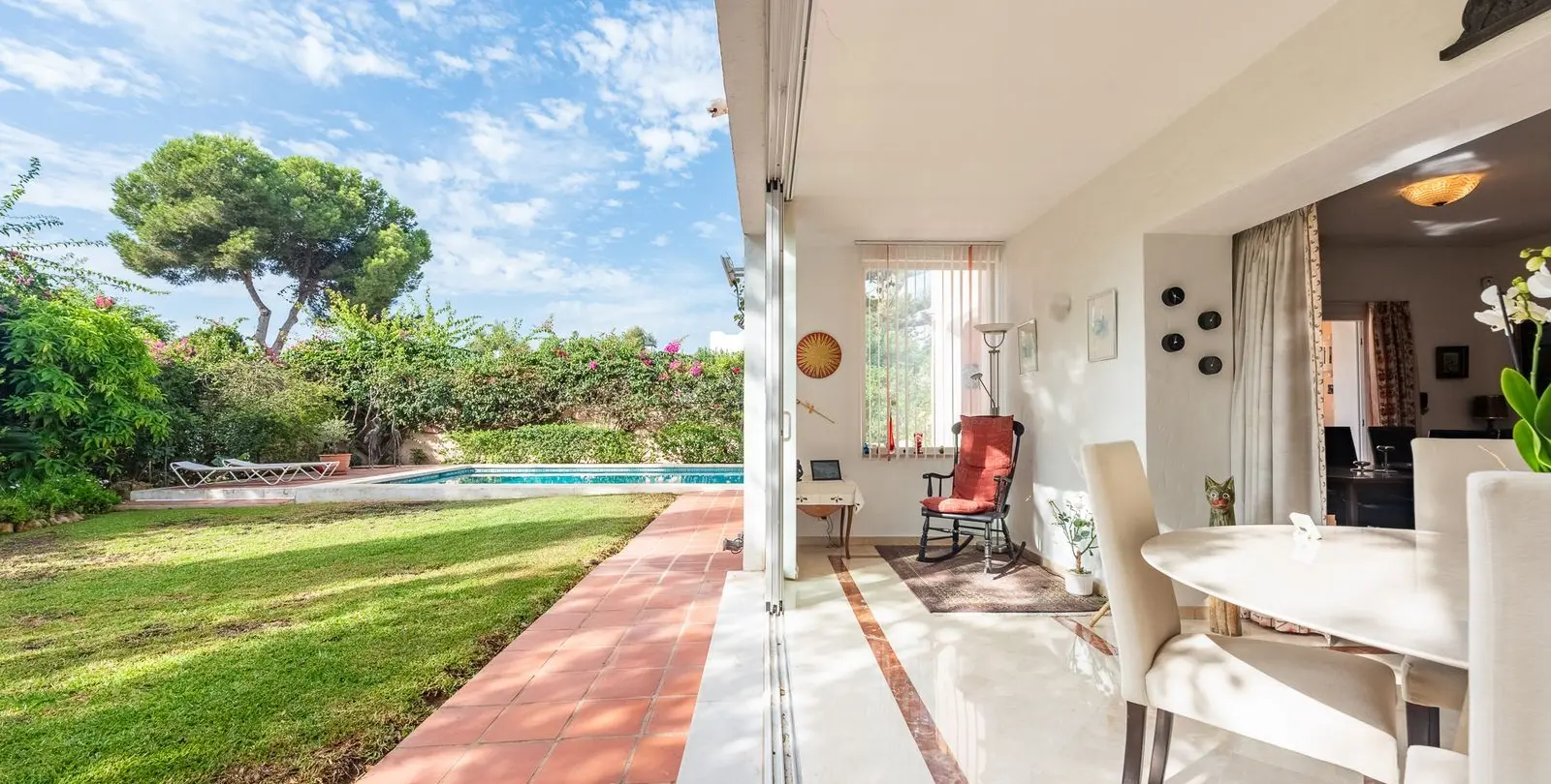 Venta de villa independiente en El Paraiso 8