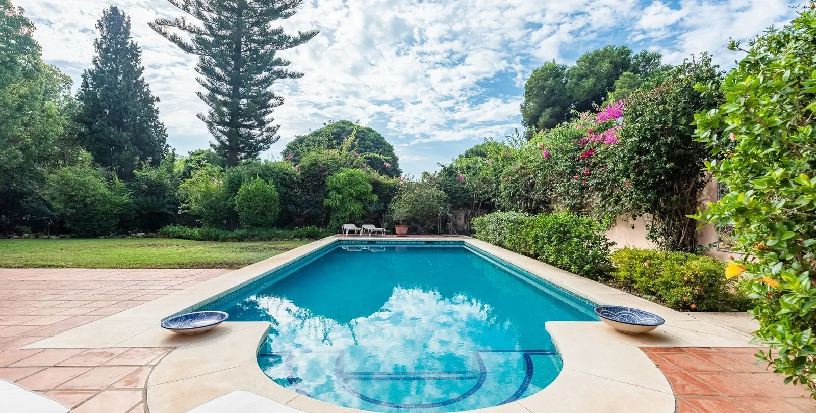 Venta de villa independiente en El Paraiso 11