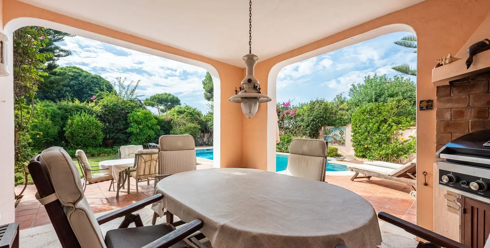 Venta de villa independiente en El Paraiso 12