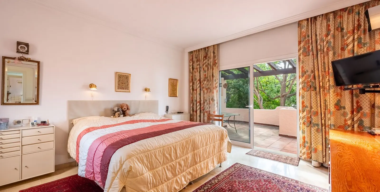 Venta de villa independiente en El Paraiso 15
