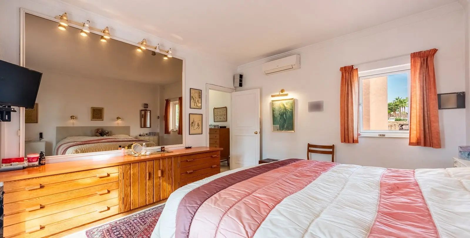 Venta de villa independiente en El Paraiso 16