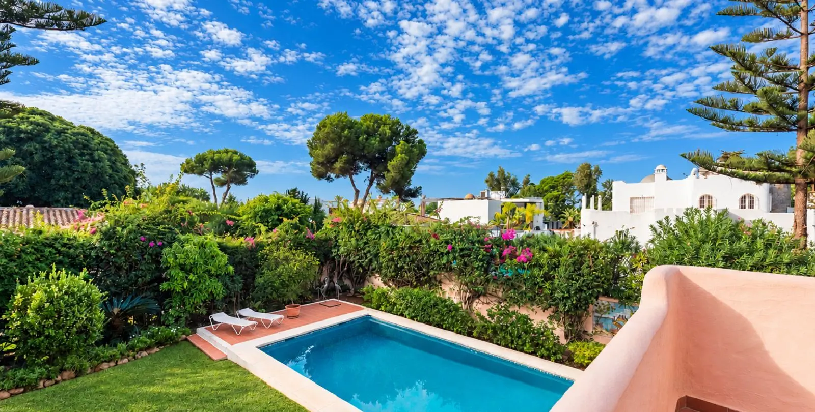 Venta de villa independiente en El Paraiso 19