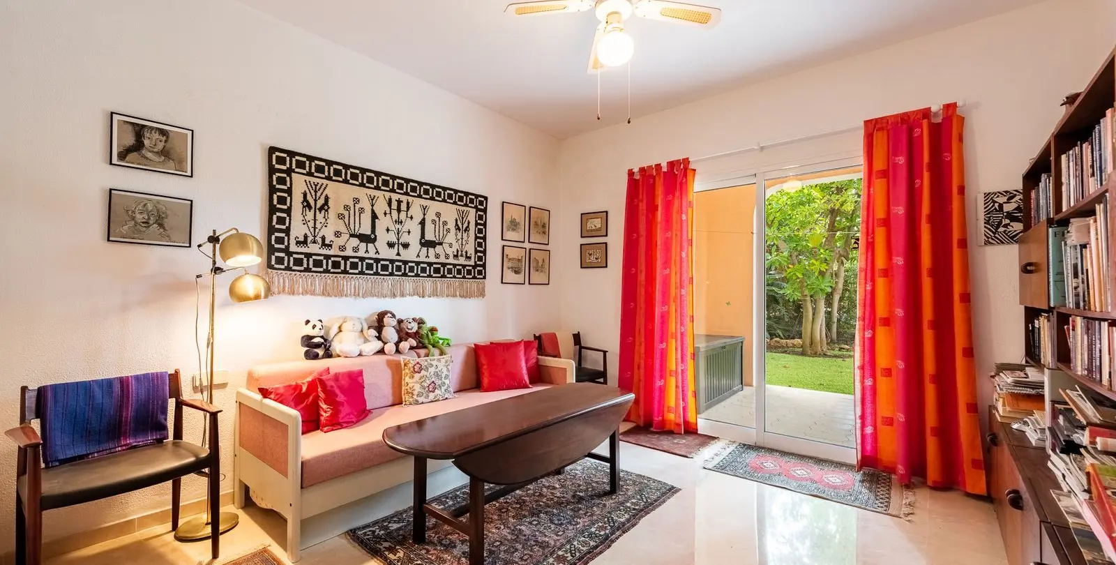 Venta de villa independiente en El Paraiso 25