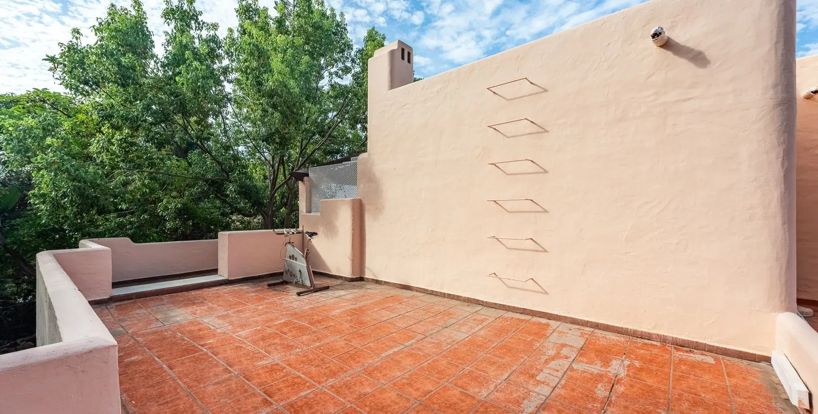 Venta de villa independiente en El Paraiso 31