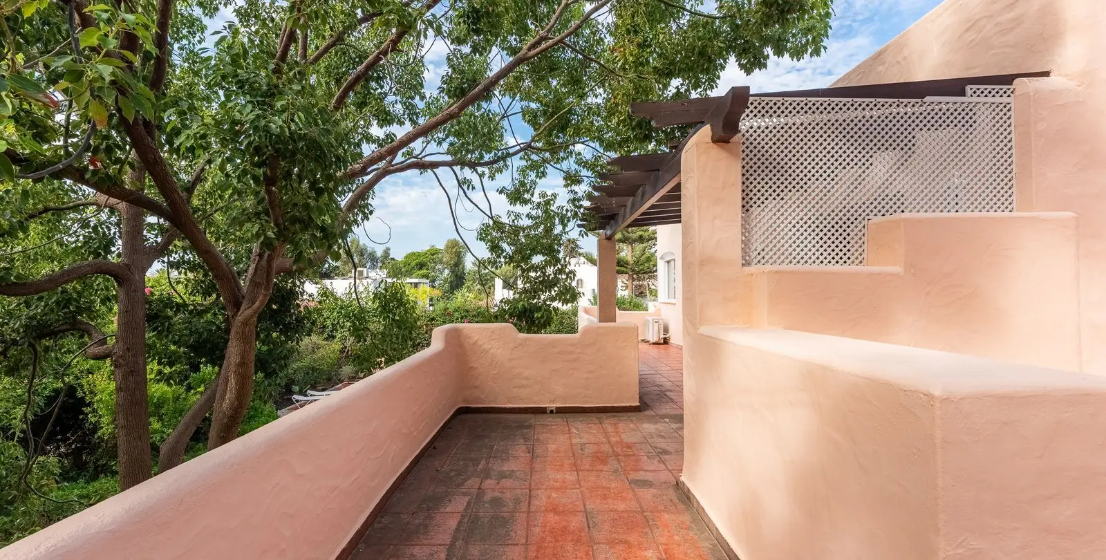 Venta de villa independiente en El Paraiso 34
