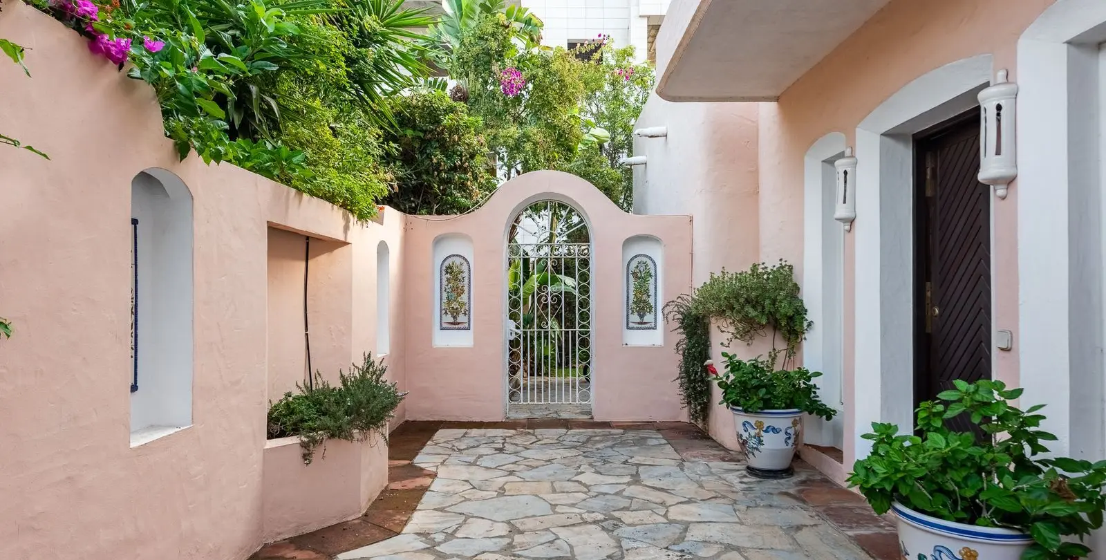 Venta de villa independiente en El Paraiso 37