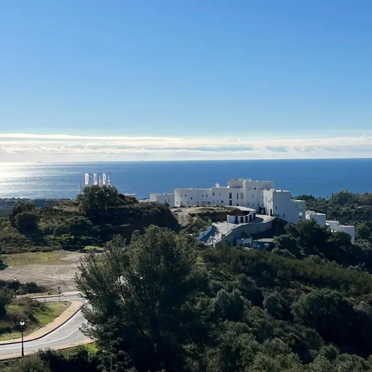 Venta de parcela residencial en Altos de los Monteros