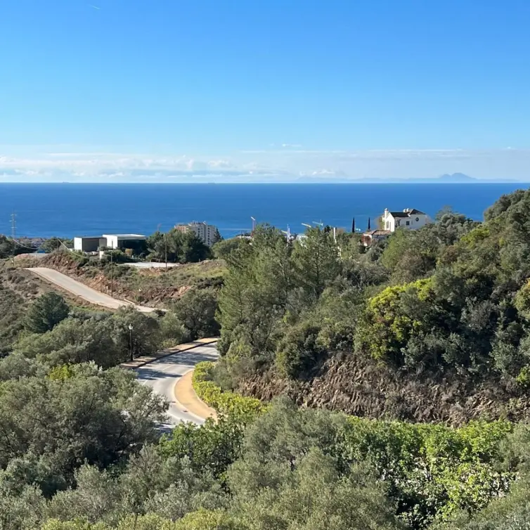 Venta de parcela residencial en Altos de los Monteros