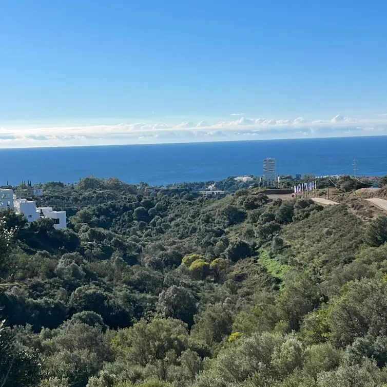 Venta de parcela residencial en Altos de los Monteros