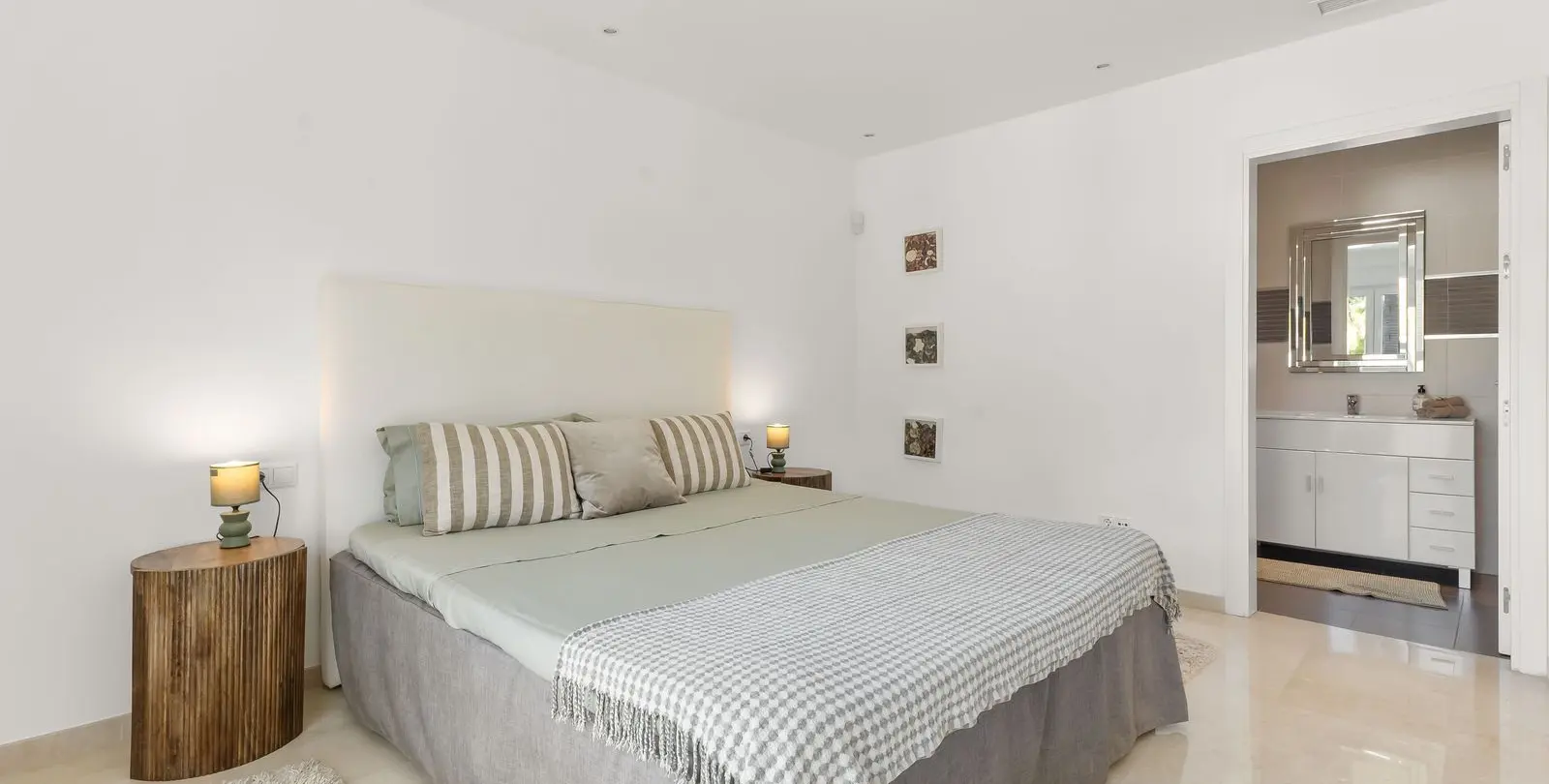 Venta de villa independiente en El Rosario 25