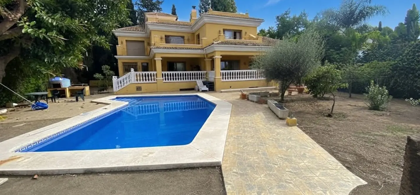 Venta de villa independiente en Nueva Andalucía 0
